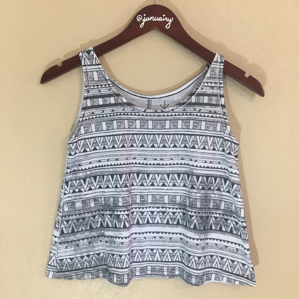 Life brand cropped black & gray print tank small